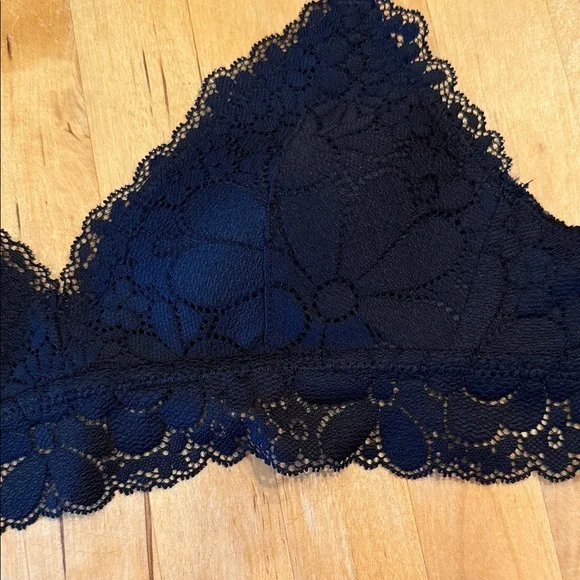 Aerie Wireless Black Lace Bralette 32A Sans Armature - Picture 6 of 7
